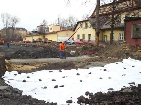 Separace vrstev geotextilií a izolačního souvrství