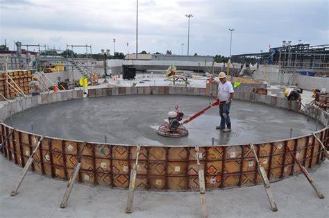 ukázka vrstvení a hutnění betonu