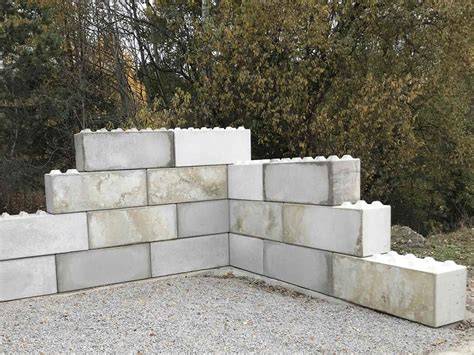 betonové bloky lego a dutinové panely