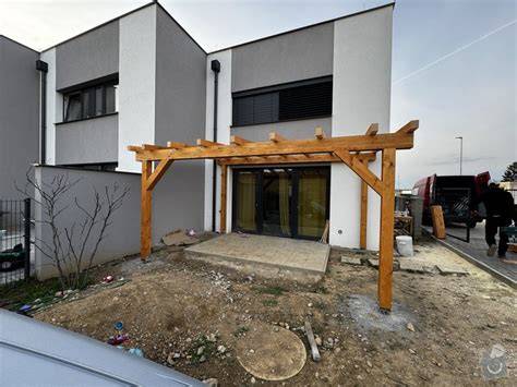 stavba na svahu a drevene nosna konstrukce