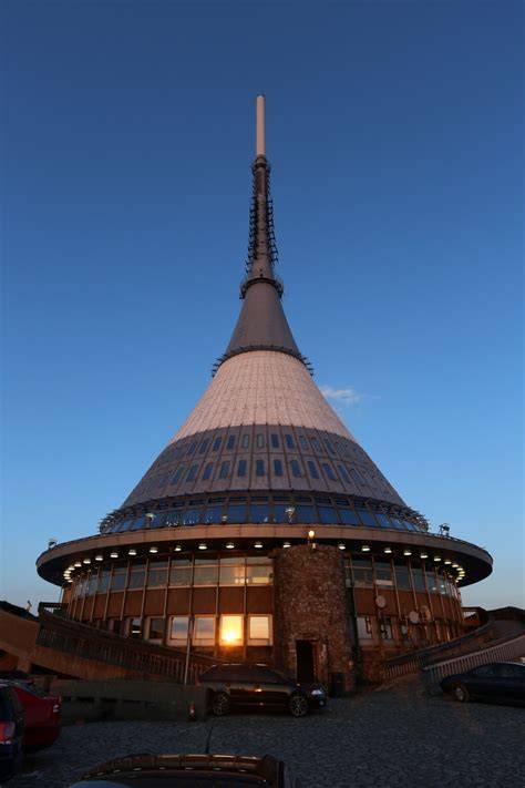 Ještěd - hotel a vysílač zatím
