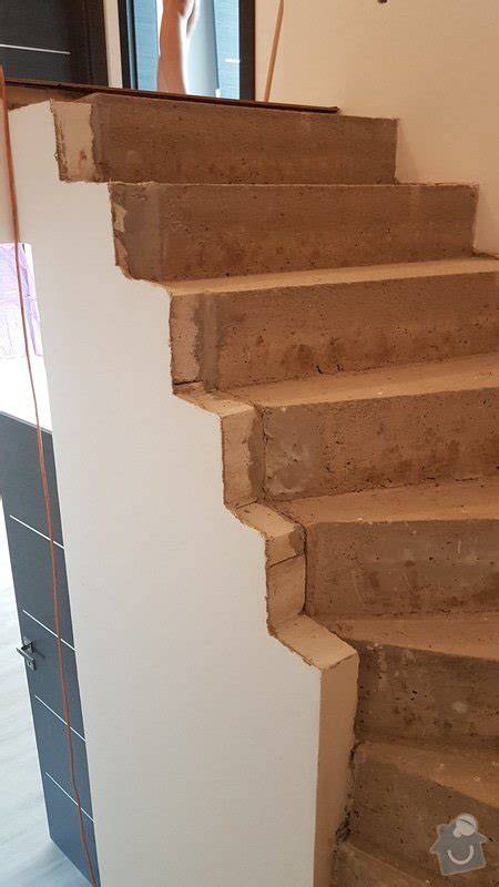 schodiště s keramickým soklem