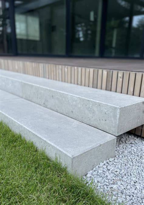 přehled kamenných prvků pro schody a obrubníky