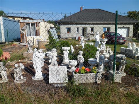 betonové sochy s funkcí kašny a květináče