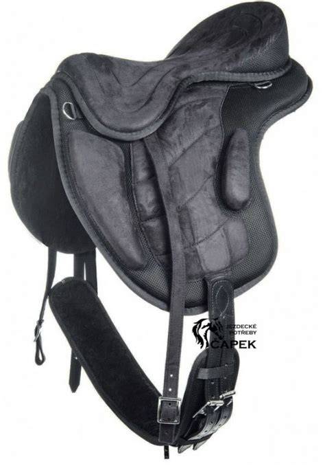 infografika kostrové vs bezkostrové sedlo