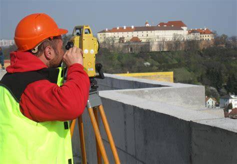 proces geodetických prací při dvou stavebních objektech